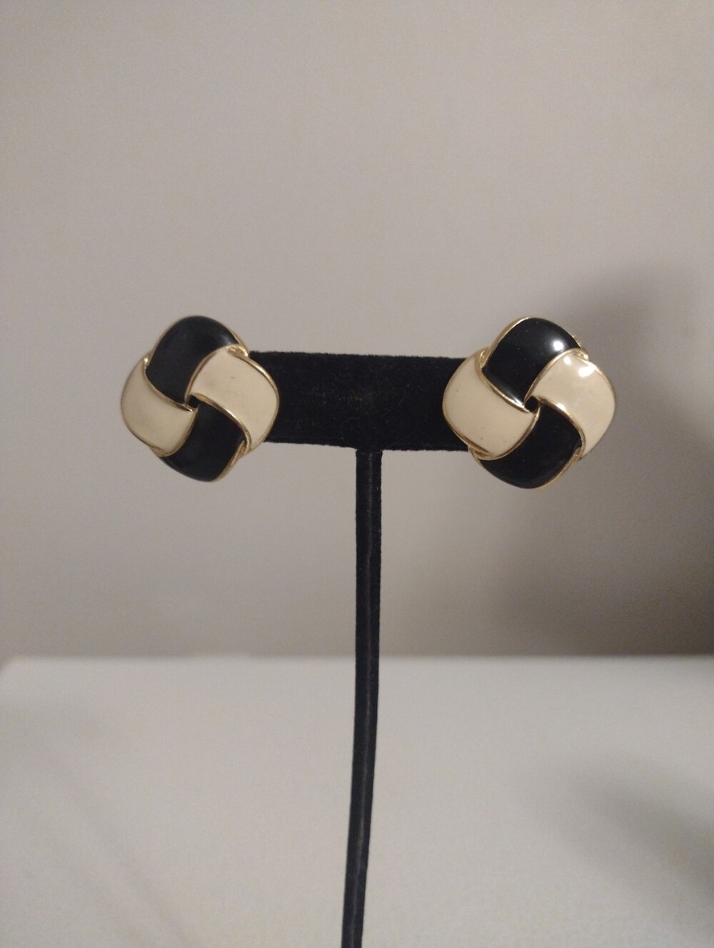 Napier Enamel Gold Tone Screwback Earrings Vintage